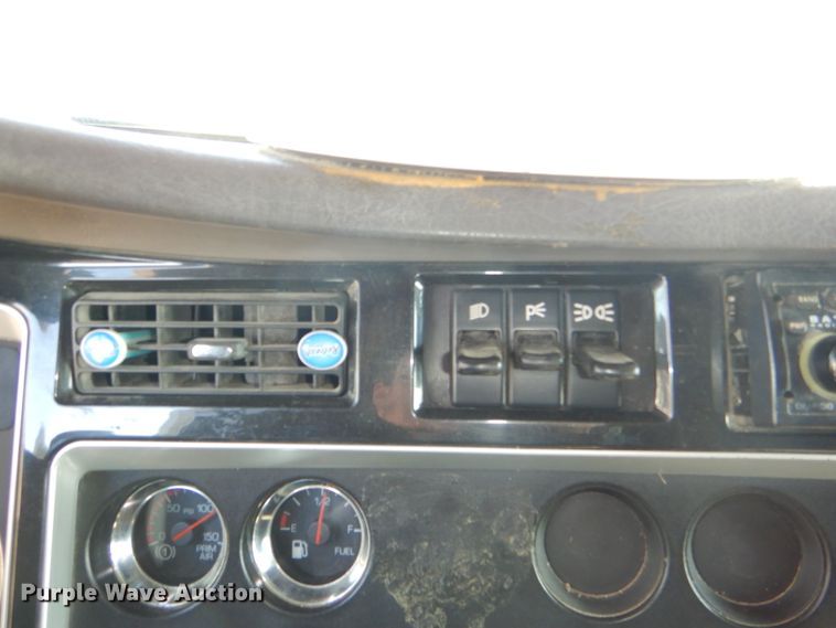 image for item DI2747 2007 Kenworth T600 semi truck