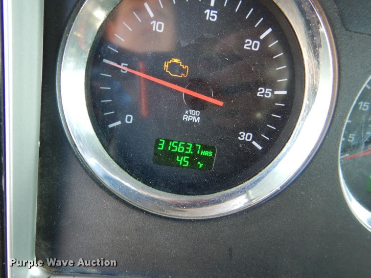 image for item DI2747 2007 Kenworth T600 semi truck