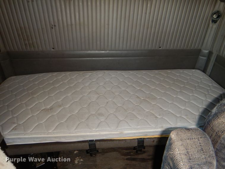 image for item DI2747 2007 Kenworth T600 semi truck