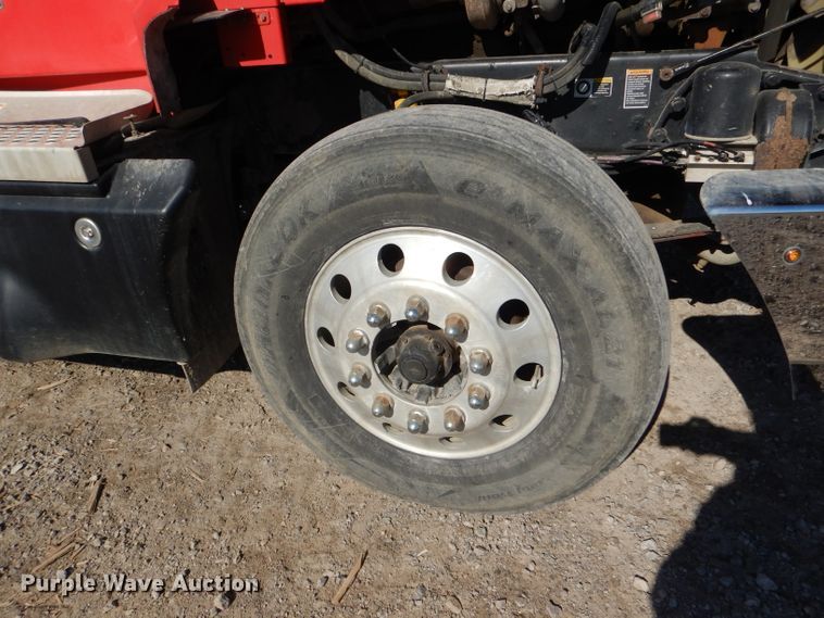 image for item DI2747 2007 Kenworth T600 semi truck