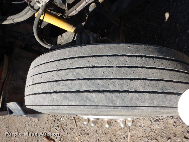 image for item DI2747 2007 Kenworth T600 semi truck