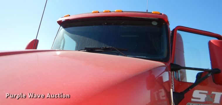 image for item DI2747 2007 Kenworth T600 semi truck