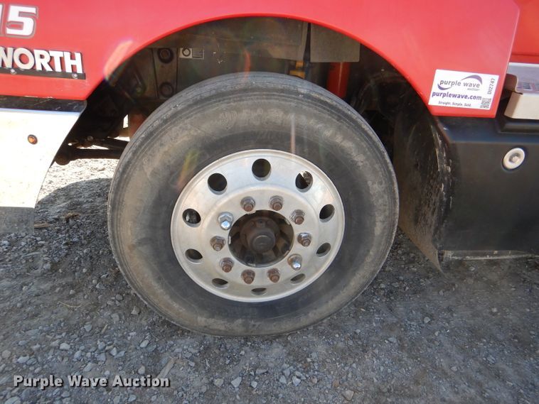 image for item DI2747 2007 Kenworth T600 semi truck