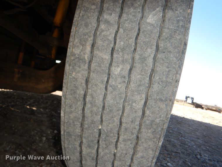 image for item DI2747 2007 Kenworth T600 semi truck