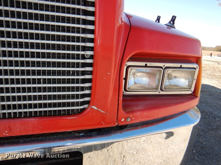 image for item DI2747 2007 Kenworth T600 semi truck