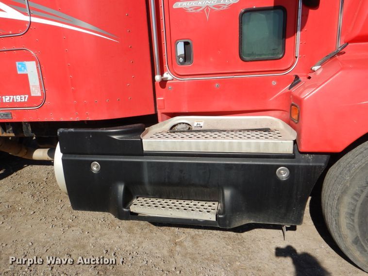 image for item DI2747 2007 Kenworth T600 semi truck