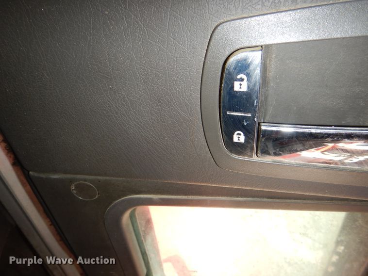 image for item DI2747 2007 Kenworth T600 semi truck