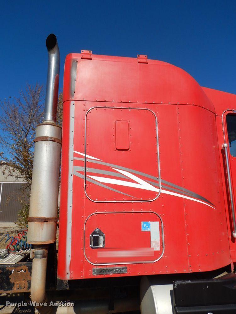 image for item DI2747 2007 Kenworth T600 semi truck