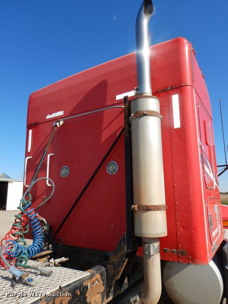 image for item DI2747 2007 Kenworth T600 semi truck