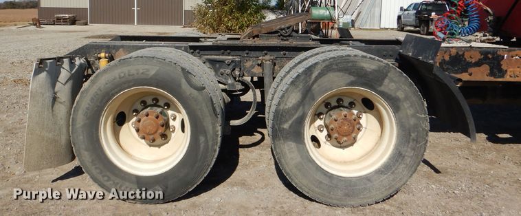 image for item DI2747 2007 Kenworth T600 semi truck