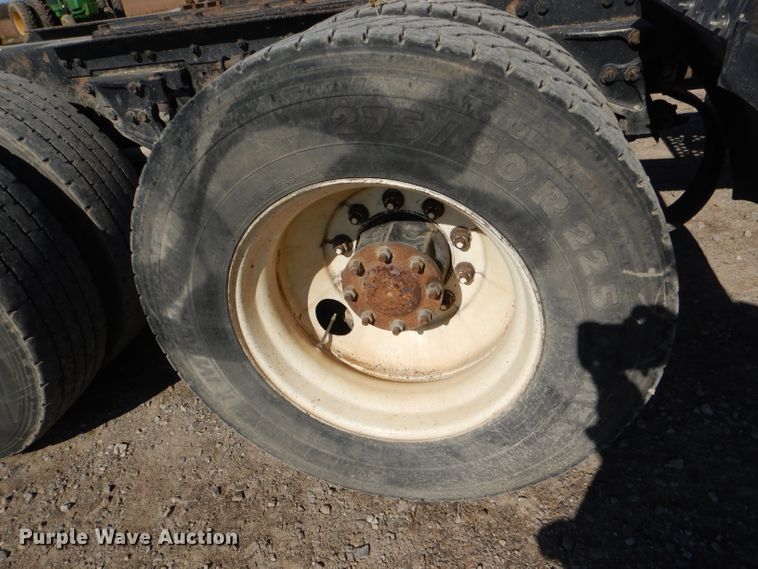 image for item DI2747 2007 Kenworth T600 semi truck