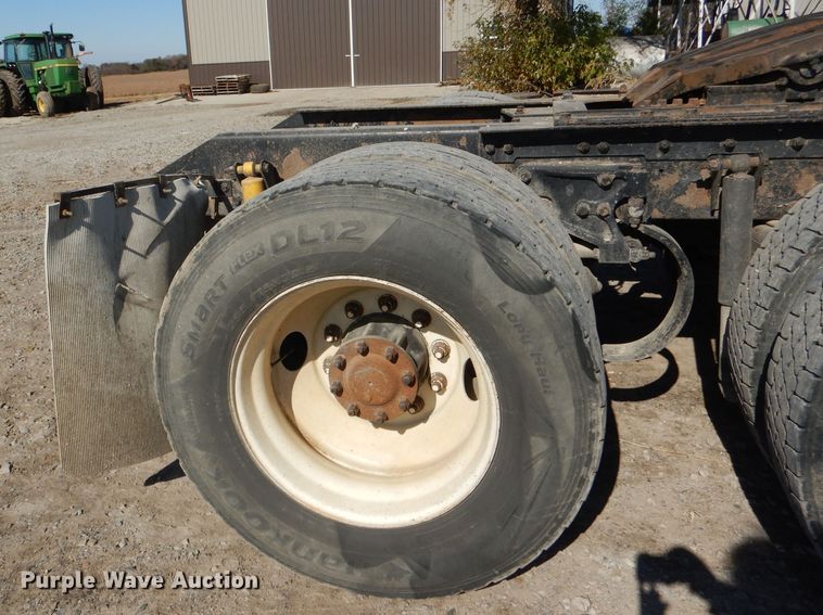 image for item DI2747 2007 Kenworth T600 semi truck