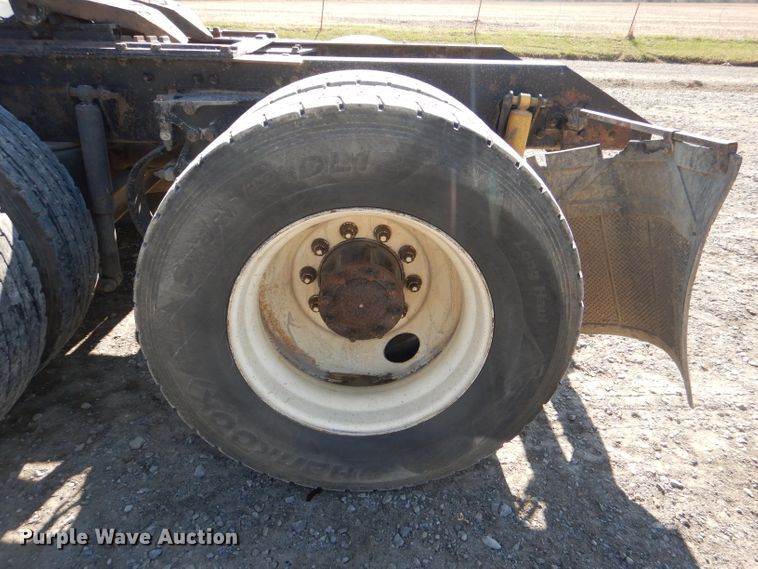 image for item DI2747 2007 Kenworth T600 semi truck