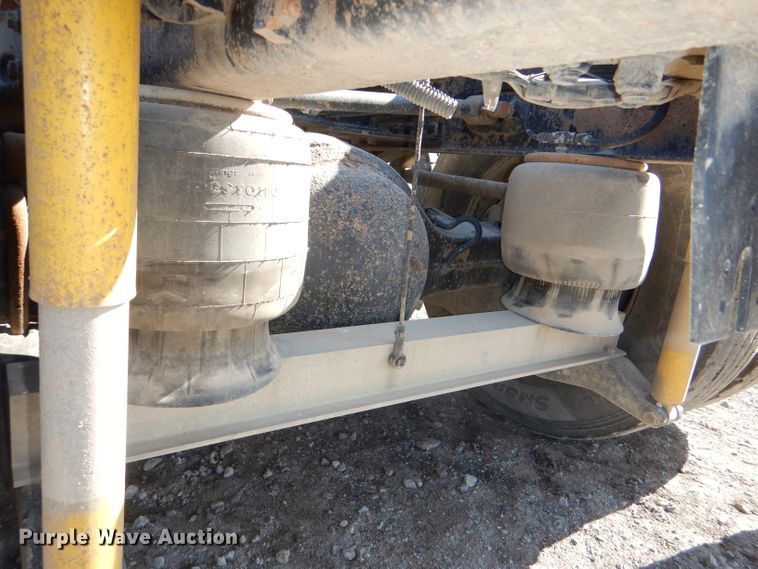 image for item DI2747 2007 Kenworth T600 semi truck