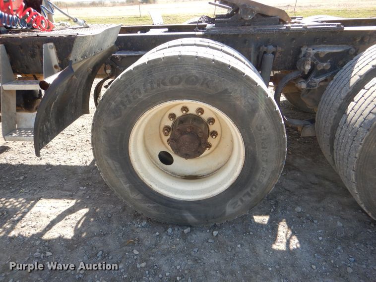 image for item DI2747 2007 Kenworth T600 semi truck