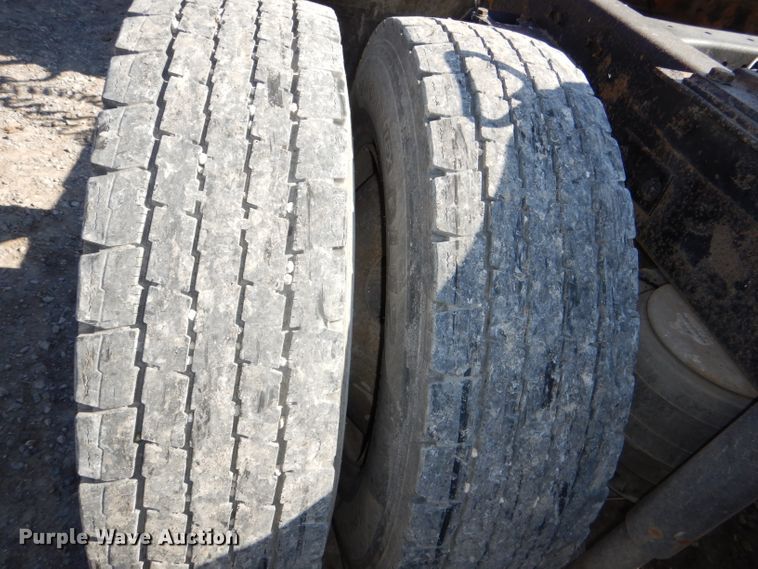 image for item DI2747 2007 Kenworth T600 semi truck