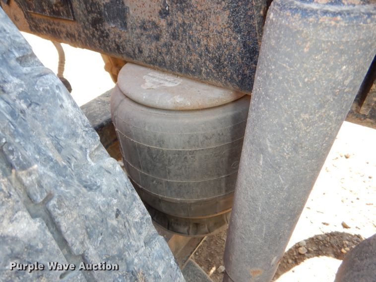 image for item DI2747 2007 Kenworth T600 semi truck