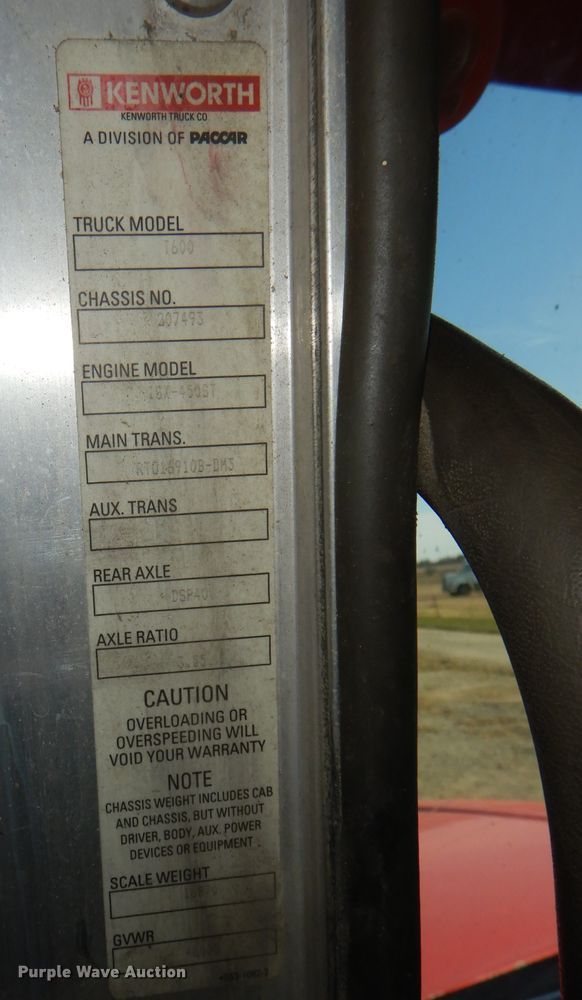 image for item DI2747 2007 Kenworth T600 semi truck