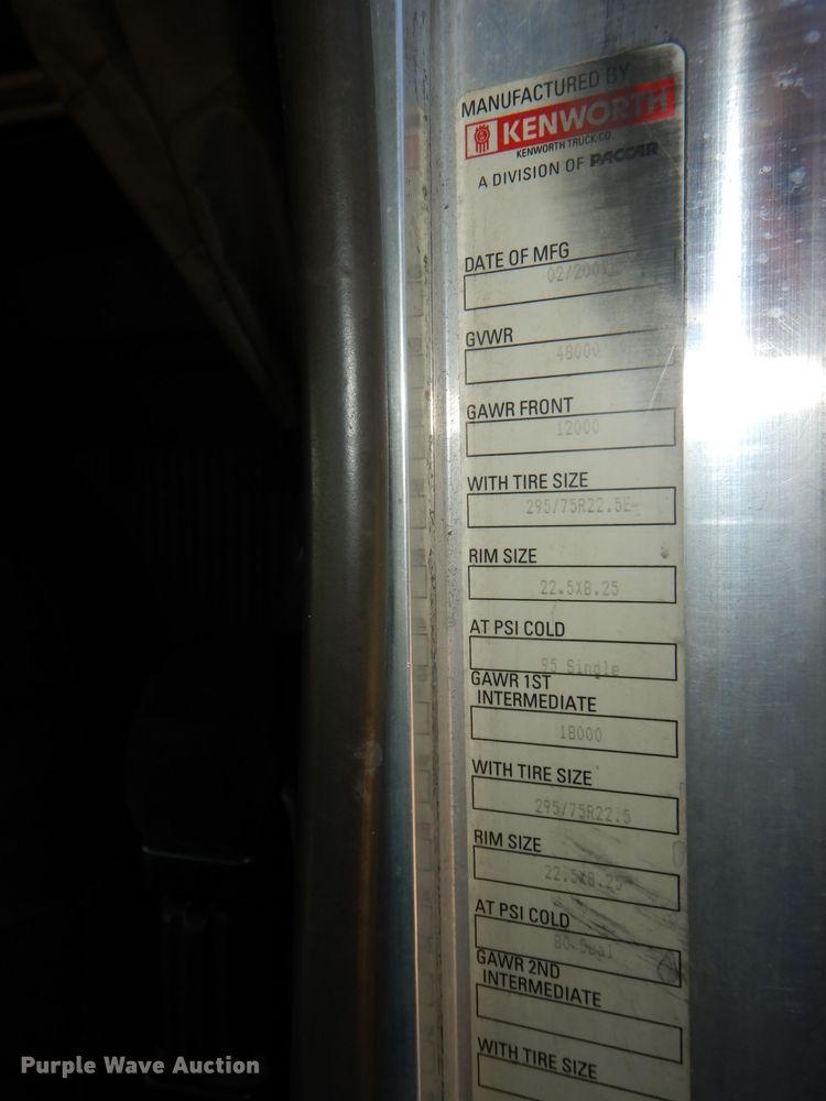 image for item DI2747 2007 Kenworth T600 semi truck