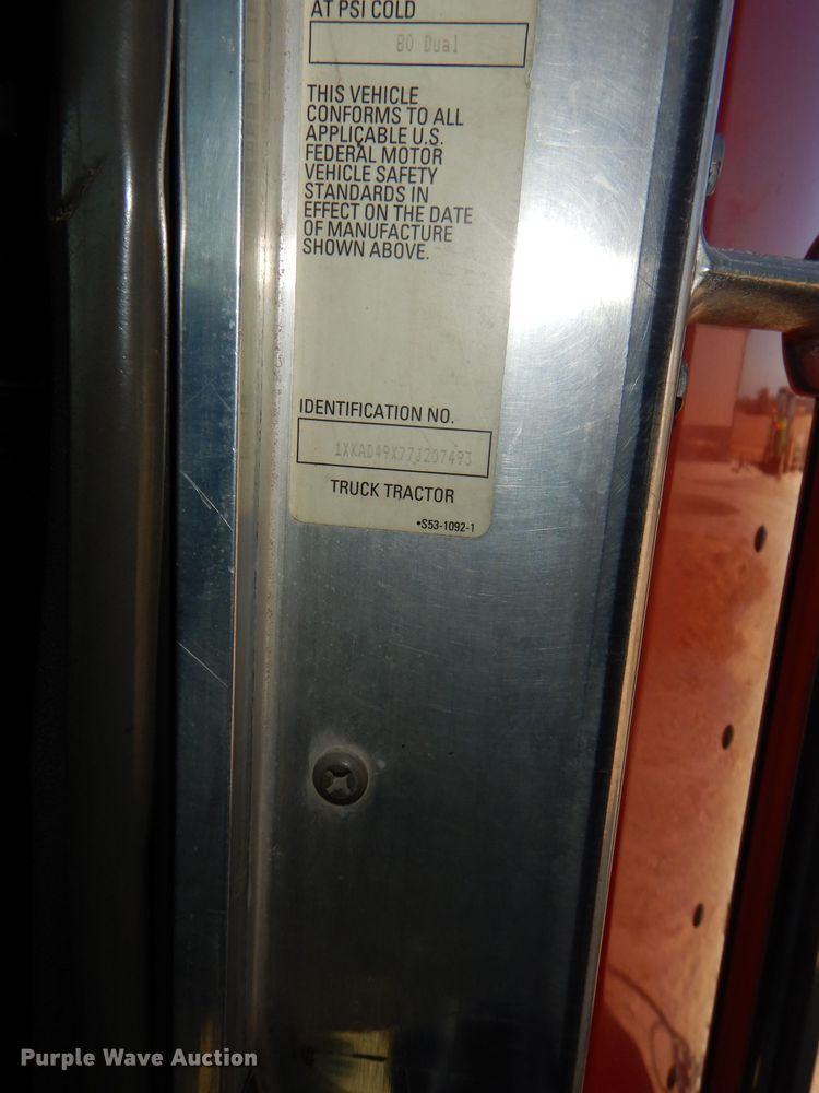 image for item DI2747 2007 Kenworth T600 semi truck