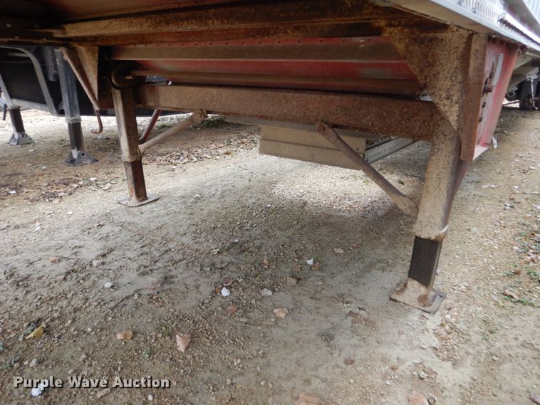 image for item EC9095 1990 Wilson double hopper bottom grain trailer