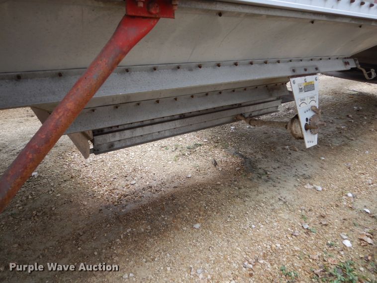 image for item EC9095 1990 Wilson double hopper bottom grain trailer