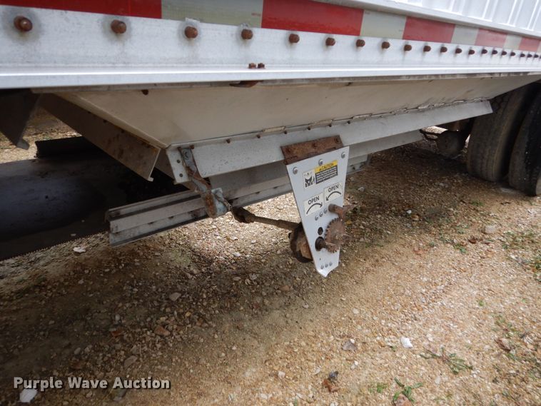 image for item EC9095 1990 Wilson double hopper bottom grain trailer