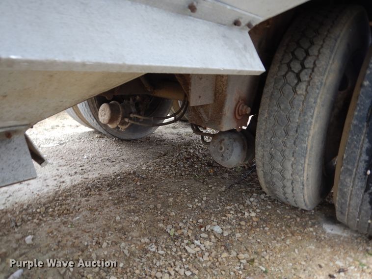 image for item EC9095 1990 Wilson double hopper bottom grain trailer