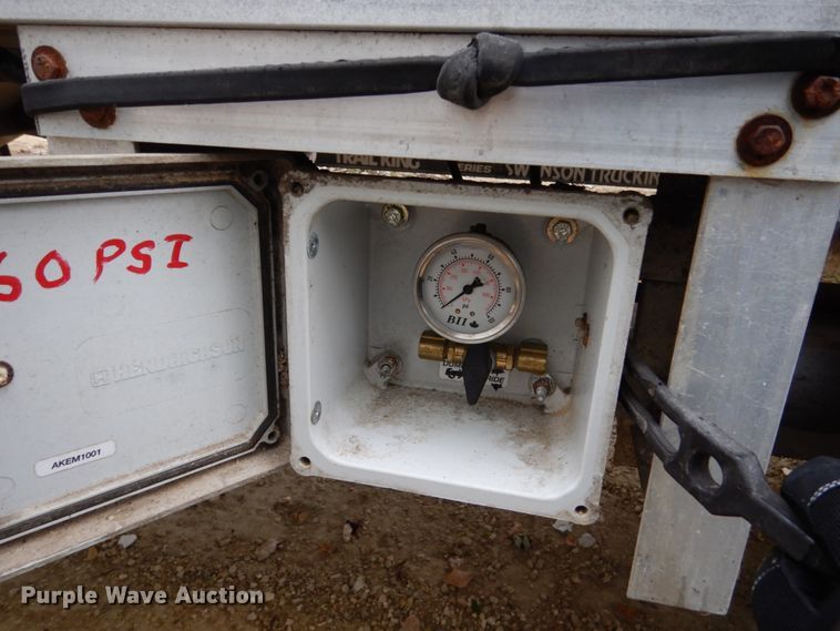 image for item EC9095 1990 Wilson double hopper bottom grain trailer