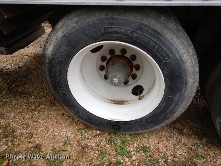 image for item EC9095 1990 Wilson double hopper bottom grain trailer