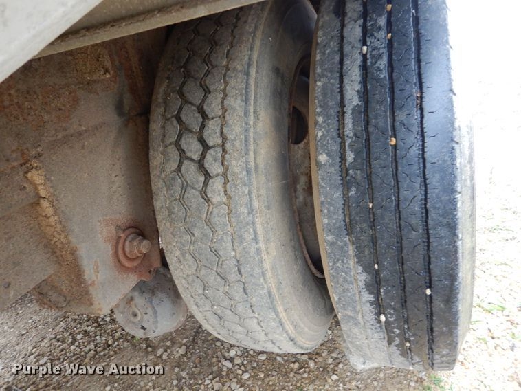 image for item EC9095 1990 Wilson double hopper bottom grain trailer