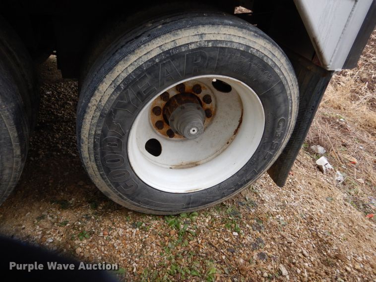 image for item EC9095 1990 Wilson double hopper bottom grain trailer