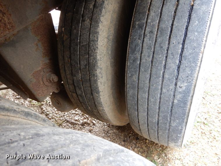 image for item EC9095 1990 Wilson double hopper bottom grain trailer