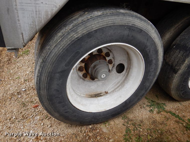 image for item EC9095 1990 Wilson double hopper bottom grain trailer