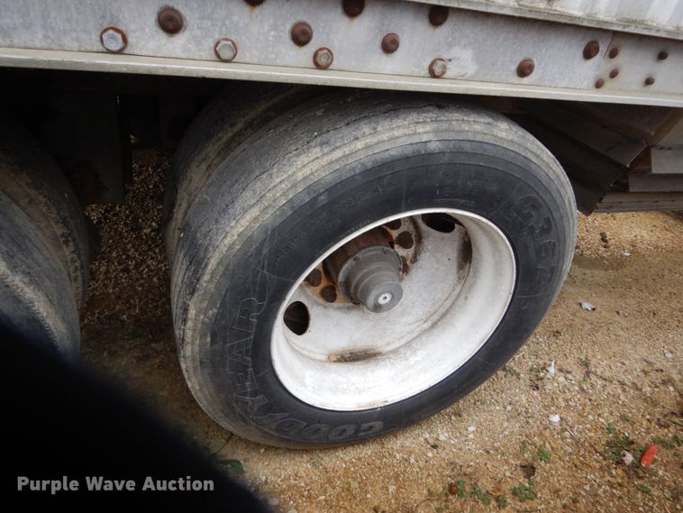 image for item EC9095 1990 Wilson double hopper bottom grain trailer