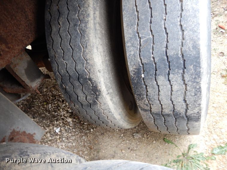 image for item EC9095 1990 Wilson double hopper bottom grain trailer