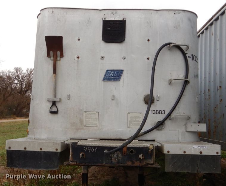 image for item EC9096 1993 East end dump trailer