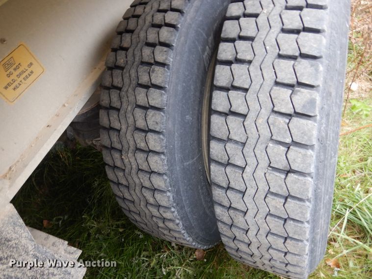 image for item EC9096 1993 East end dump trailer