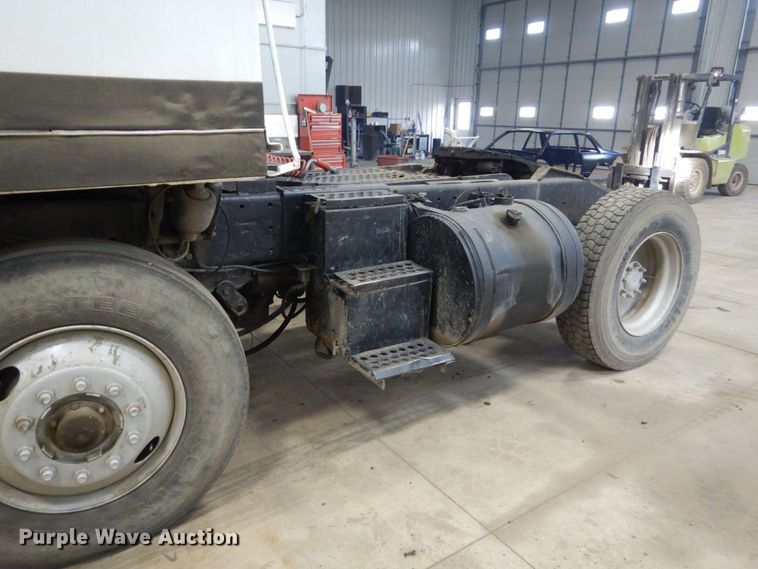 image for item EC9152 1997 Ottawa 30 yard truck