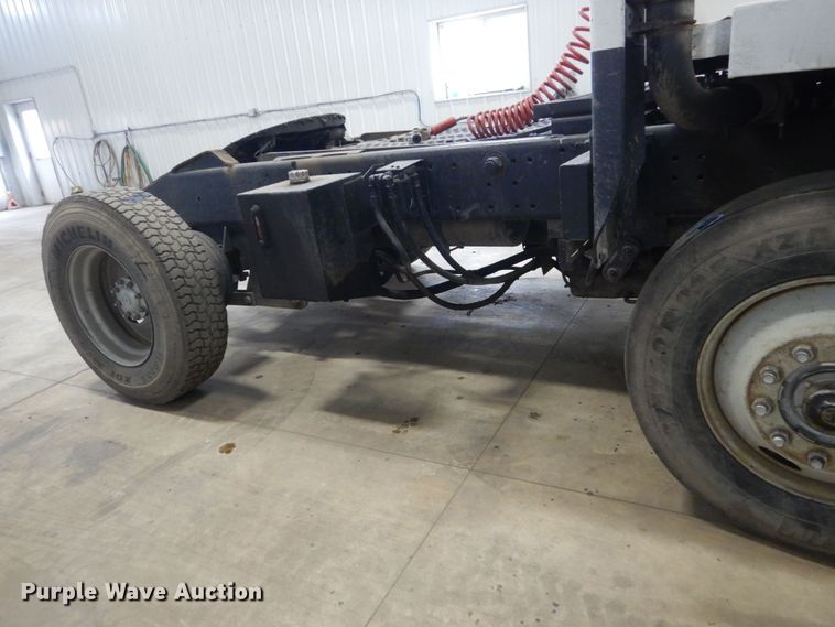 image for item EC9152 1997 Ottawa 30 yard truck