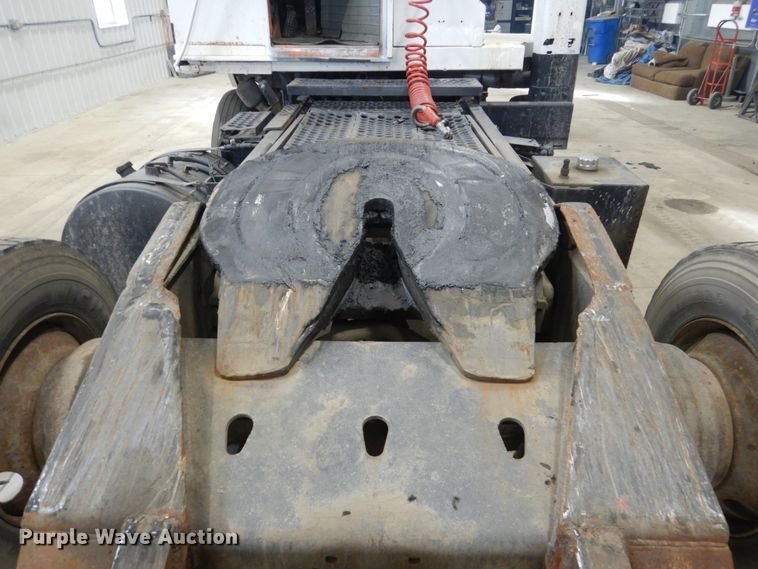 image for item EC9152 1997 Ottawa 30 yard truck