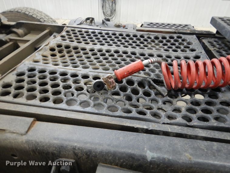 image for item EC9152 1997 Ottawa 30 yard truck