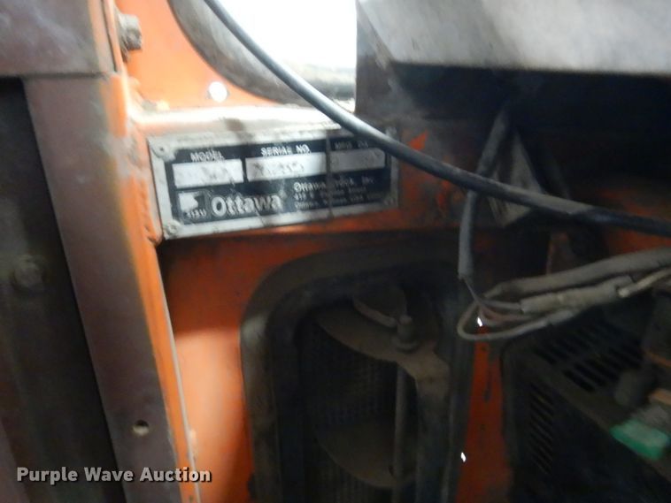 image for item EC9152 1997 Ottawa 30 yard truck