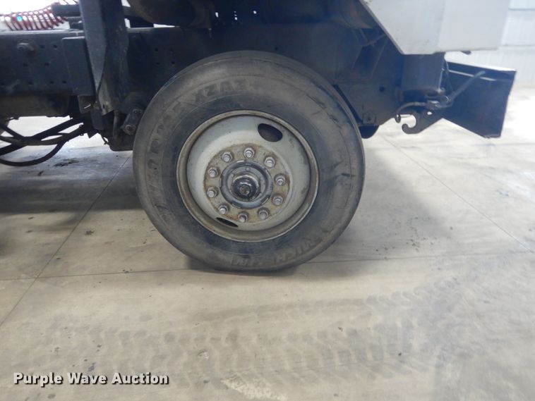 image for item EC9152 1997 Ottawa 30 yard truck