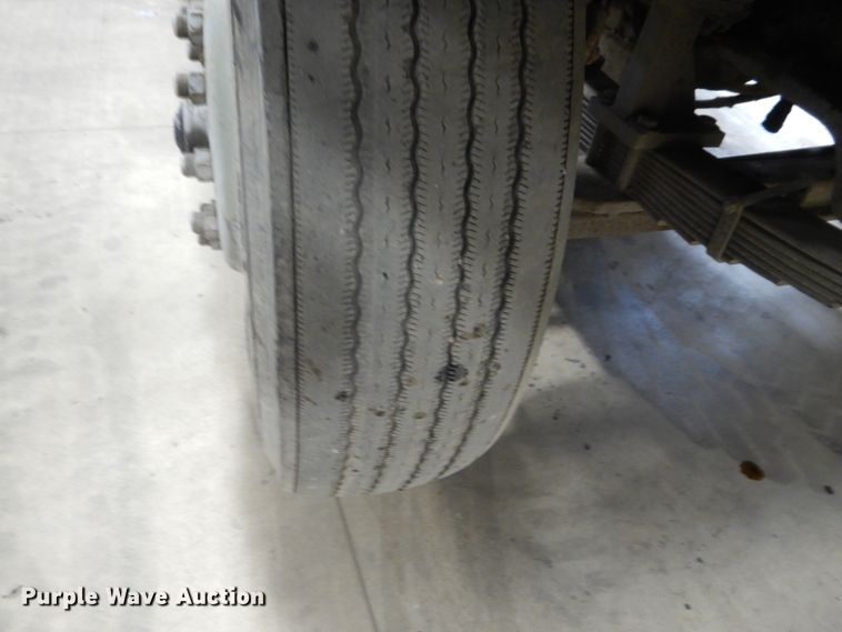 image for item EC9152 1997 Ottawa 30 yard truck