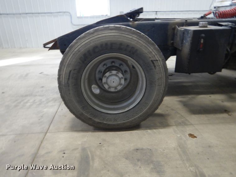 image for item EC9152 1997 Ottawa 30 yard truck