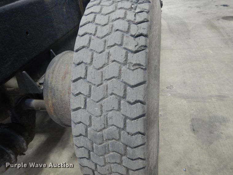 image for item EC9152 1997 Ottawa 30 yard truck