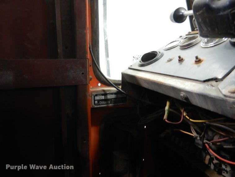 image for item EC9152 1997 Ottawa 30 yard truck