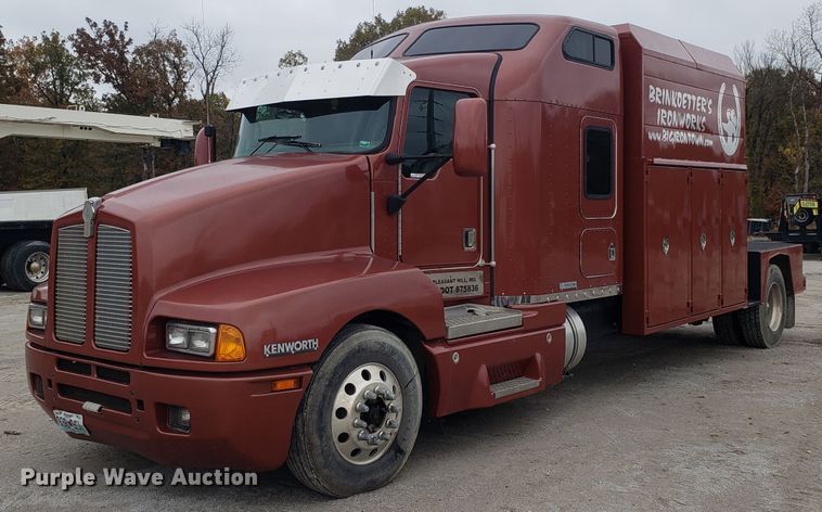 image for item ET9933 1999 Kenworth T600 utility truck