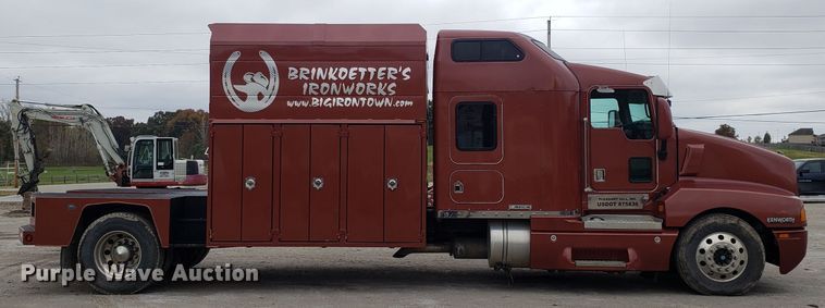 image for item ET9933 1999 Kenworth T600 utility truck